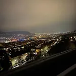 Grosse Mit Balkon, Waschmaschine Und Smart Tv