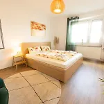 Grosse Mit Balkon, Waschmaschine Und Smart Tv *