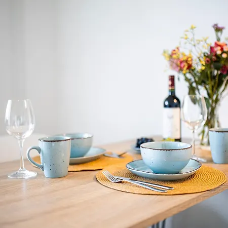 Grosse Mit Balkon, Waschmaschine Und Smart Tv * Jena