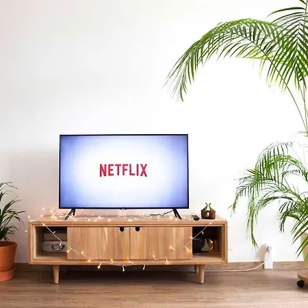 דירה Grosse Mit Balkon, Waschmaschine Und Smart Tv יינה