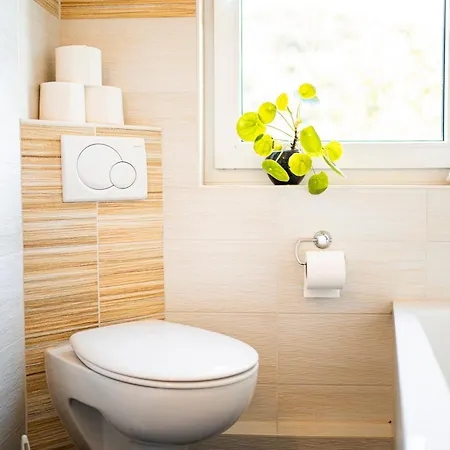 Grosse Mit Balkon, Waschmaschine Und Smart Tv *