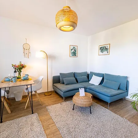 Grosse Mit Balkon, Waschmaschine Und Smart Tv דירה יינה