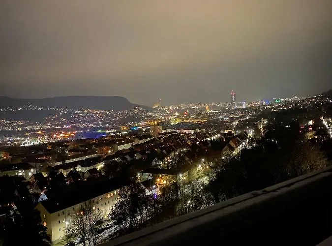 Grosse Mit Balkon, Waschmaschine Und Smart Tv