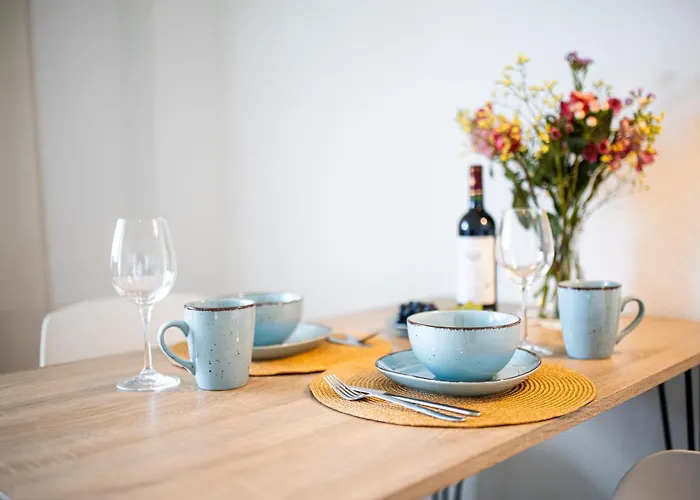 Grosse Mit Balkon, Waschmaschine Und Smart Tv * Jena