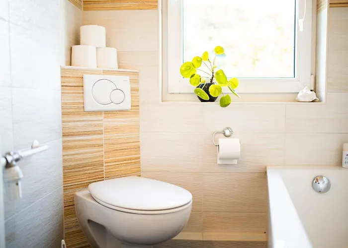 Grosse Mit Balkon, Waschmaschine Und Smart Tv *