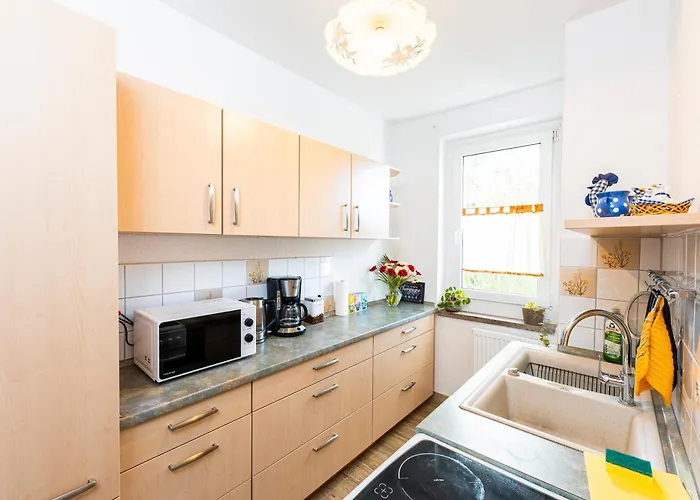 Grosse Mit Balkon, Waschmaschine Und Smart Tv Jena