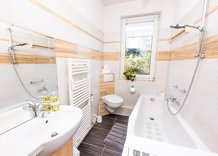 Grosse Mit Balkon, Waschmaschine Und Smart Tv Daire